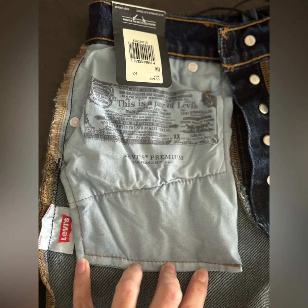 LEVIS HIGH RISE SHORTS JEAN SIZE 24 NWT